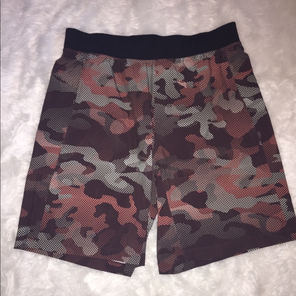 Men’s Lululemon Camo Print Elastic Shorts